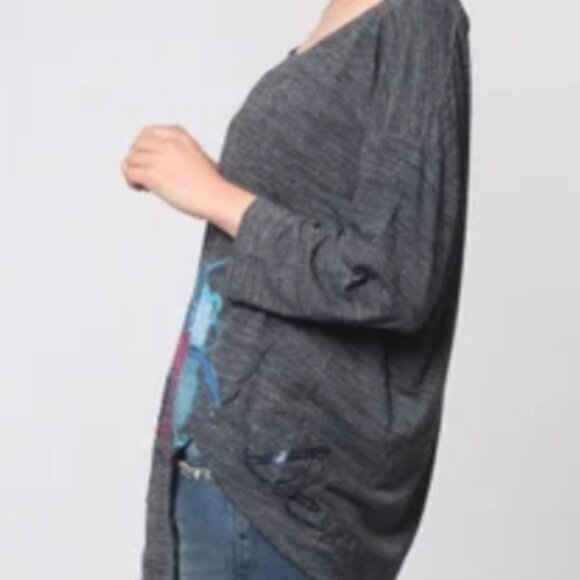 Desigual 3/4-sleeve floral/geometric top w/ asymmetric hem sz S - Picture 2 of 10